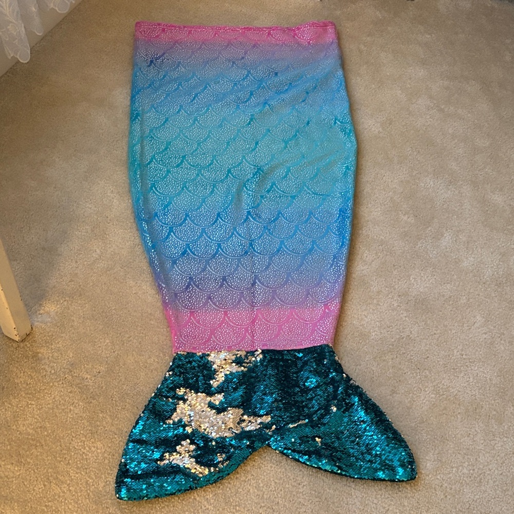 Source Unknown Pink and Blue Mermaid Tail Blanket
